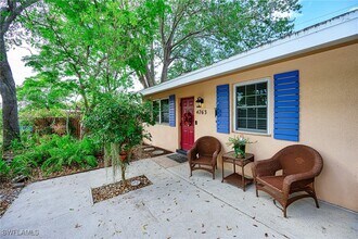 4767 W Alhambra Cir in Naples, FL - Foto de edificio - Building Photo