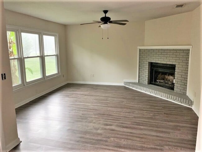 2 Westbrooke Dr