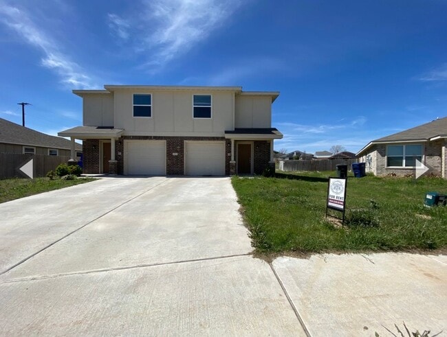 property at 1709 Castroville Trl