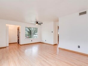 5628 Pinon Vista Dr in Austin, TX - Foto de edificio - Building Photo