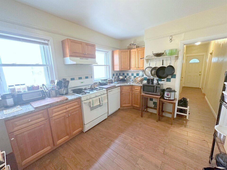 26 Cutter Ave in Somerville, MA - Building Photo