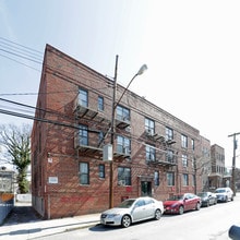 747 E 226th in Bronx, NY - Foto de edificio - Building Photo