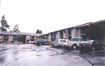 Crown East Apartments in Portland, OR - Building Photo - Building Photo