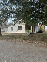 311 E Kansas St in Pittsburg, KS - Building Photo