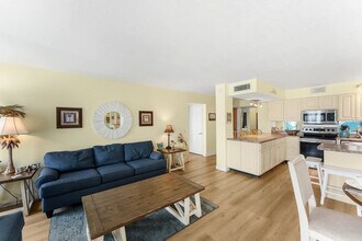 8743 Thomas Dr in Panama City Beach, FL - Building Photo - Building Photo