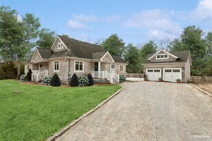 10 Foxboro Rd in Hampton Bays, NY - Building Photo