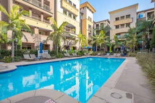 Casa Mira View Apartments in San Diego, CA - Building Photo