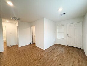 1411 Las Cuevas Dr in Conroe, TX - Building Photo - Building Photo