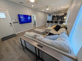 118 Canadian St in San Antonio, TX - Building Photo