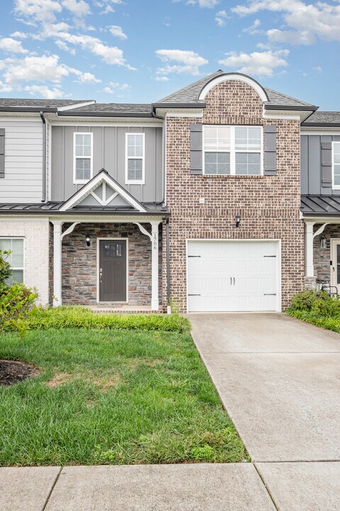 1706 Lone Jack Ln in Murfreesboro, TN - Foto de edificio