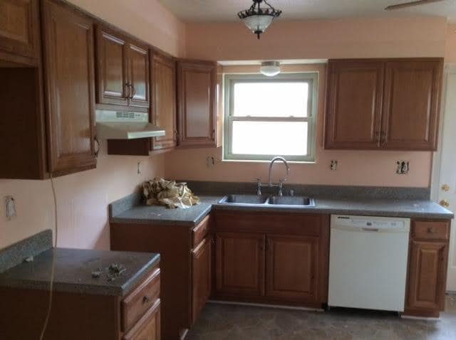 8401 Cloverport Dr in Louisville, KY - Building Photo - Building Photo