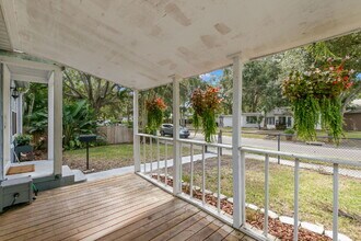 4049 Iris St N in St. Petersburg, FL - Foto de edificio - Building Photo