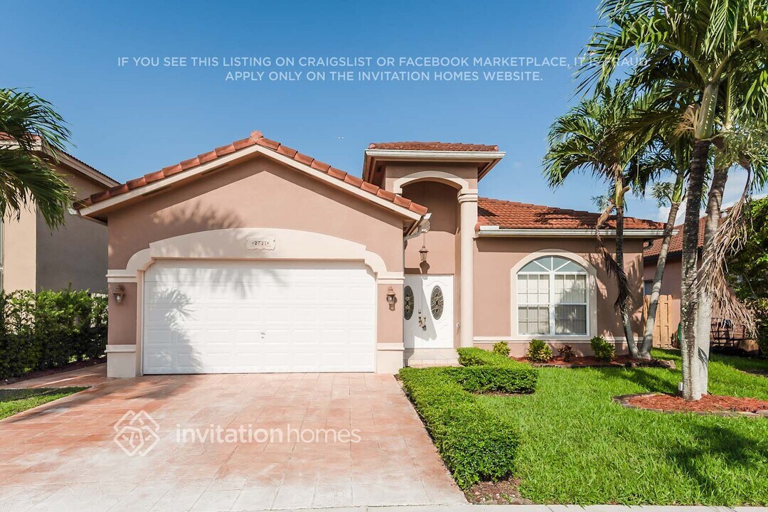 2721 SW 149th Pl in Miami, FL - Building Photo
