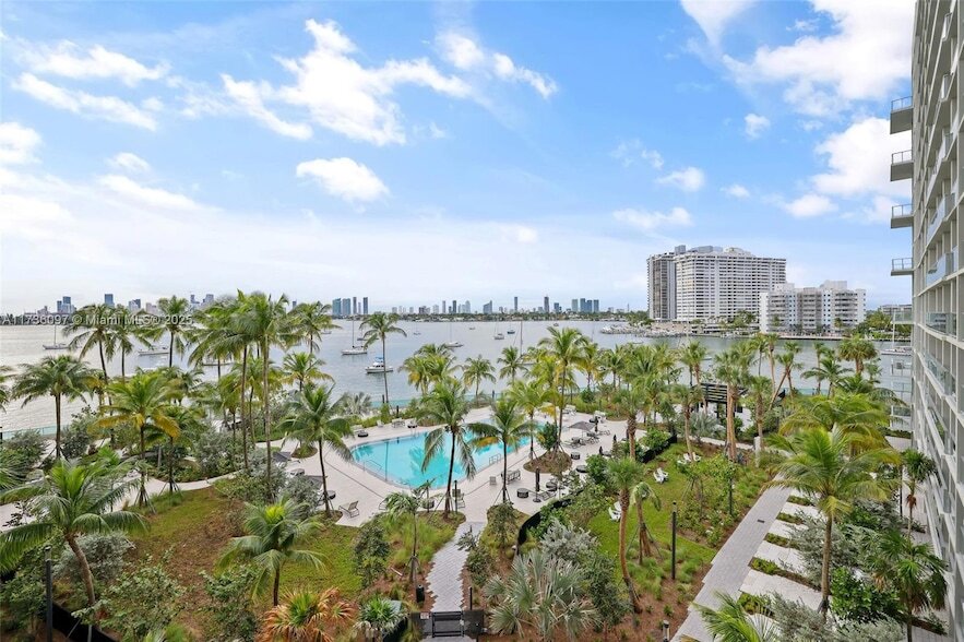 1504 Bay Rd, Unit N-1408 in Miami Beach, FL - Building Photo