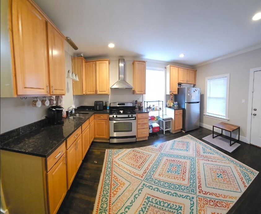 2310 N Kenneth Ave in Chicago, IL - Building Photo