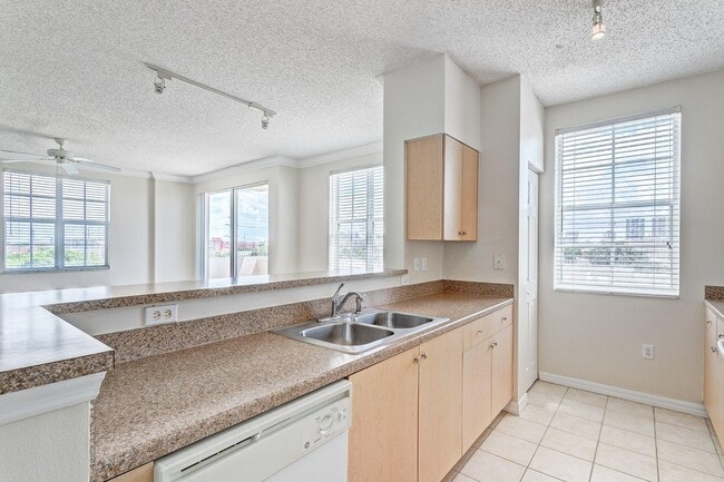 616 Clearwater Park Rd in West Palm Beach, FL - Building Photo - Building Photo