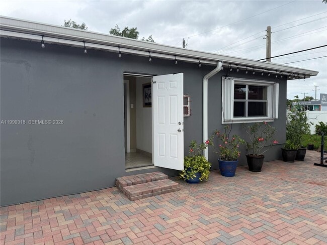 414 SW 2nd Terrace in Dania Beach, FL - Building Photo - Building Photo