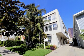 216 S Gale Dr in Beverly Hills, CA - Foto de edificio - Building Photo