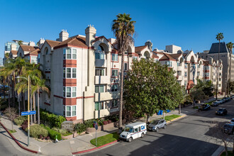 Hancock Park Place Apartments in Los Angeles, CA - Building Photo - Primary Photo