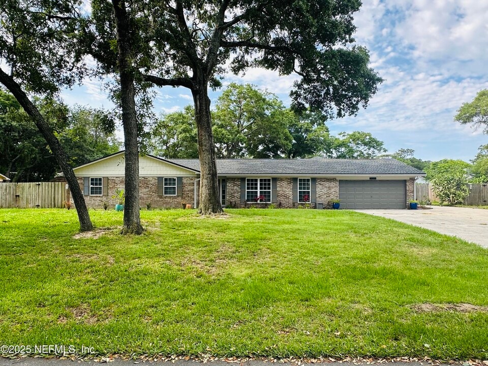 14066 Inlet Dr in Jacksonville, FL - Building Photo