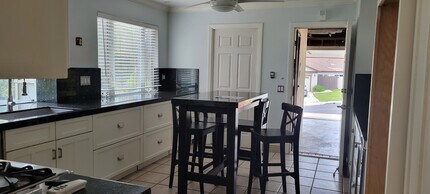 6828 Chapman Pl in Moorpark, CA - Foto de edificio - Building Photo