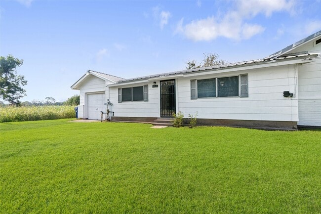 6606 S. F. Austin Road in Jones Creek, TX - Building Photo - Building Photo