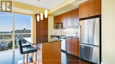 70 Roehampton Ave in Toronto, ON - Building Photo - Building Photo