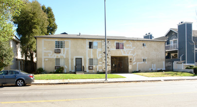 6938 Kester Ave in Van Nuys, CA - Building Photo - Building Photo