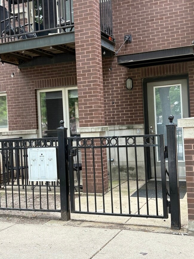 1226 S Blue Island Ave in Chicago, IL - Building Photo - Building Photo