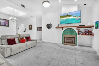 22710 Meridiana Dr in Boca Raton, FL - Building Photo - Building Photo