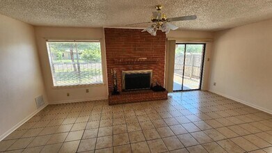 8511 Woodstone Dr in Austin, TX - Building Photo - Building Photo