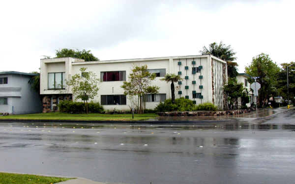 925 W La Palma Ave in Anaheim, CA - Foto de edificio - Building Photo