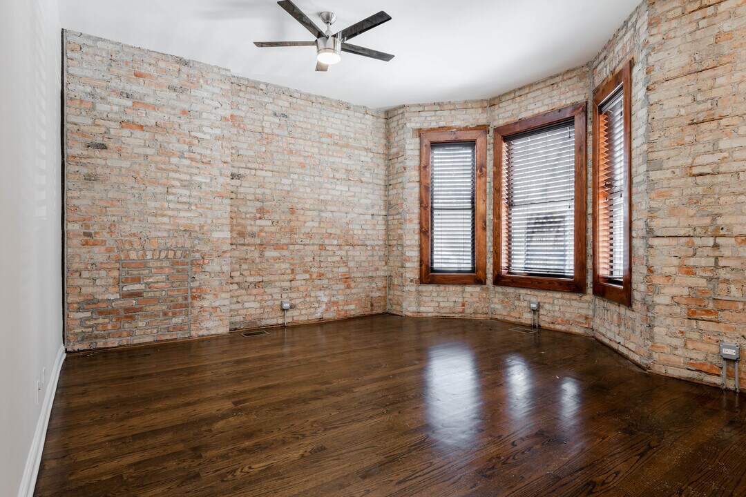 1756 W Montrose Ave, Unit 1 in Chicago, IL - Building Photo