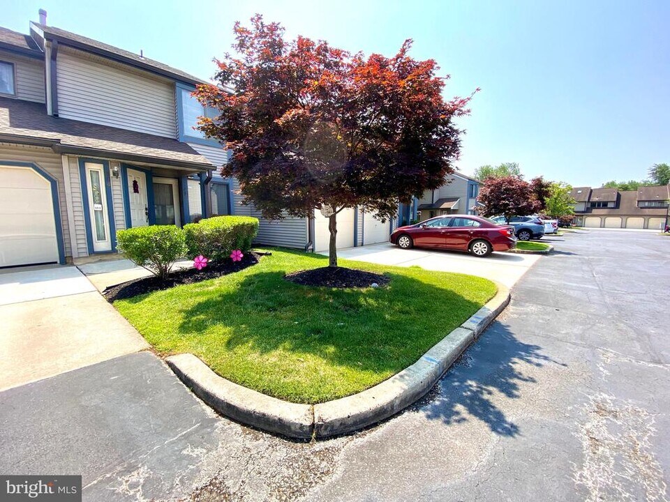 803 Chesterwood Ct in Evesham, NJ - Foto de edificio