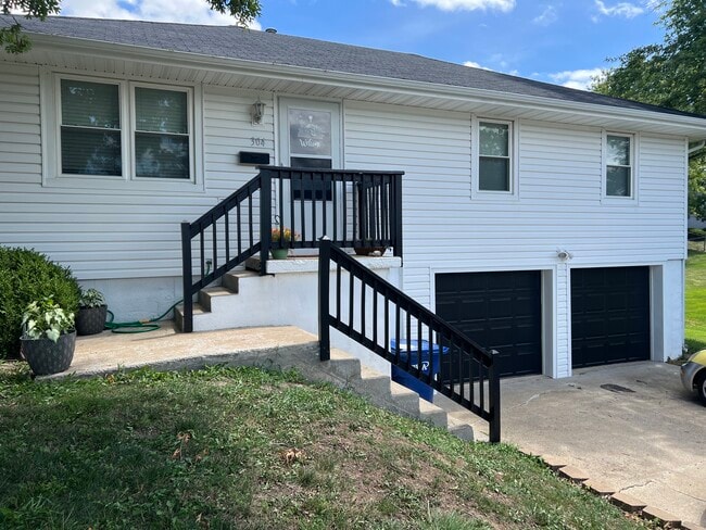 304 S Lincoln Ave in Knob Noster, MO - Building Photo - Building Photo