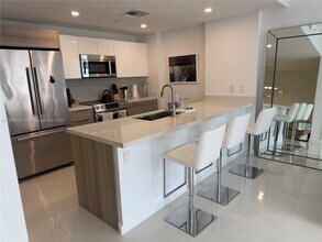 9940 W Bay Harbor Dr in Bay Harbor Islands, FL - Building Photo - Building Photo