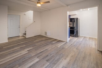 College Park Townhouses in Oklahoma City, OK - Building Photo - Interior Photo