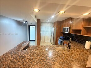 896 N Federal Hwy in Lantana, FL - Foto de edificio - Building Photo