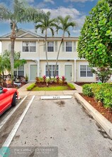 9830 NW 57th Manor in Coral Springs, FL - Foto de edificio - Building Photo