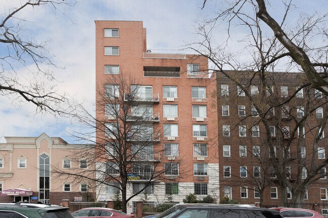 423 Ocean Pky in Brooklyn, NY - Foto de edificio - Building Photo