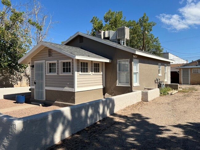 183 Hilton Ave NW in Albuquerque, NM - Building Photo - Building Photo
