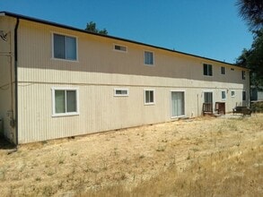 3361 Camp Joy Rd in Grants Pass, OR - Building Photo - Building Photo