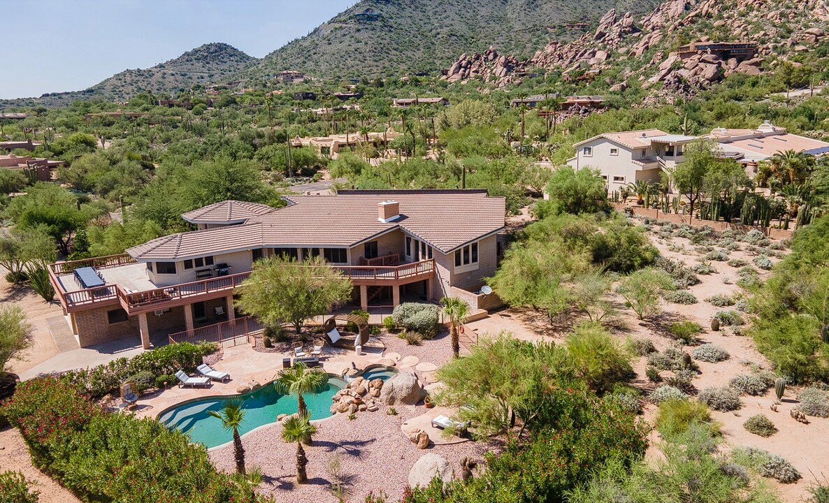 6831 E Stagecoach Pass in Carefree, AZ - Building Photo