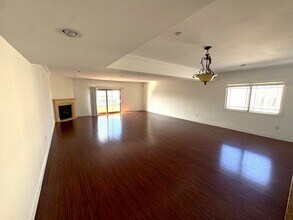 11848 Kiowa Ave, Unit PH7 in Los Angeles, CA - Building Photo - Building Photo