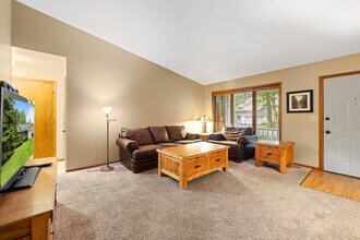 663 High St in Lake Geneva, WI - Foto de edificio - Building Photo