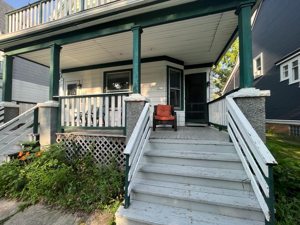 2926 N Cramer St, Unit Upper in Milwaukee, WI - Building Photo