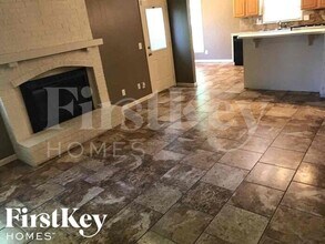 14504 Laquinta Dr in Grandview, MO - Building Photo - Building Photo