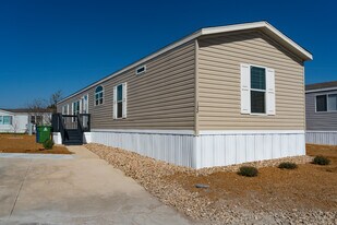 132 Ponderosa Way in Sanger, TX - Building Photo