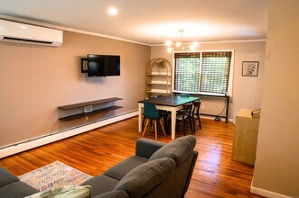 27 Highview Terrace in Enfield, CT - Building Photo - Building Photo