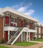 Ridgewood Apartment Homes in Port Neches, TX - Building Photo